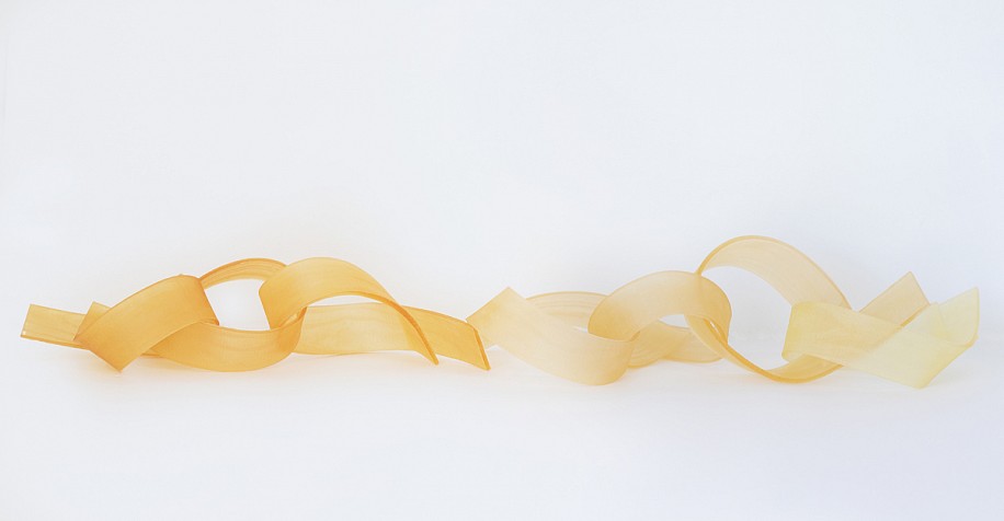 Joan Winter, Wave, 2018
Cast resin, 6 x 27 x 8 in.
JWI-227